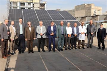 افتتاح نیروگاه خورشیدی ۵۰ کیلوواتی در پلی‌کلینیک تخصصی مشهد با هدف توسعه زیرساخت‌های سبز