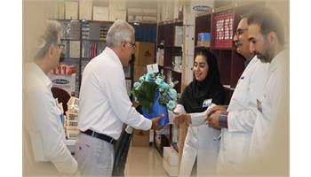تجلیل از قهرمانان عرصه دارو, وقتی گل، نسخه قدردانی میشود؛