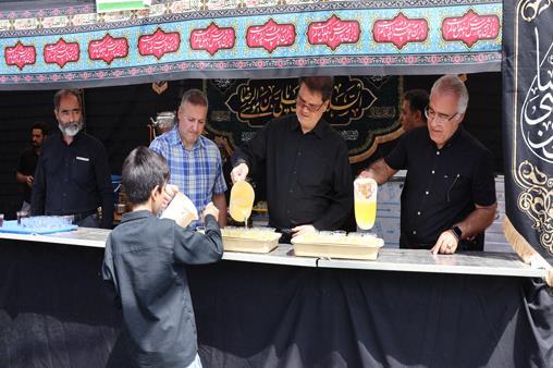 گزارش تصویری/ حضور ریاست بهداشت و درمان صنعت نفت شمال شرق کشور و مدیر عامل شرکت گاز خراسان رضوی در جمع خادمان موکب حضرت